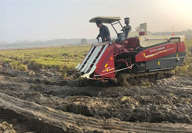 Combine-Harvester-Head-Feed5 Combine-Harvester-Head-Feed5